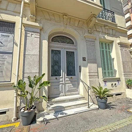 Center Carnot Μεντόν